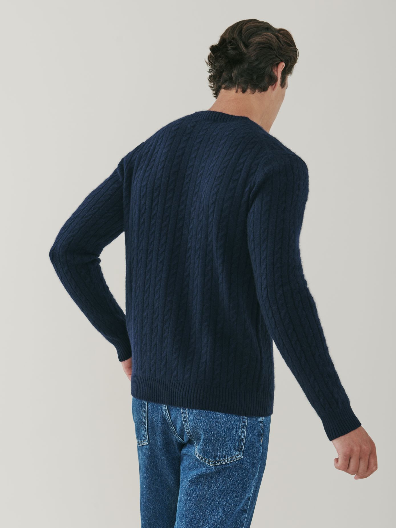 Afton | Men's Cable Knit Cashmere Crew Neck Sweater in Navy