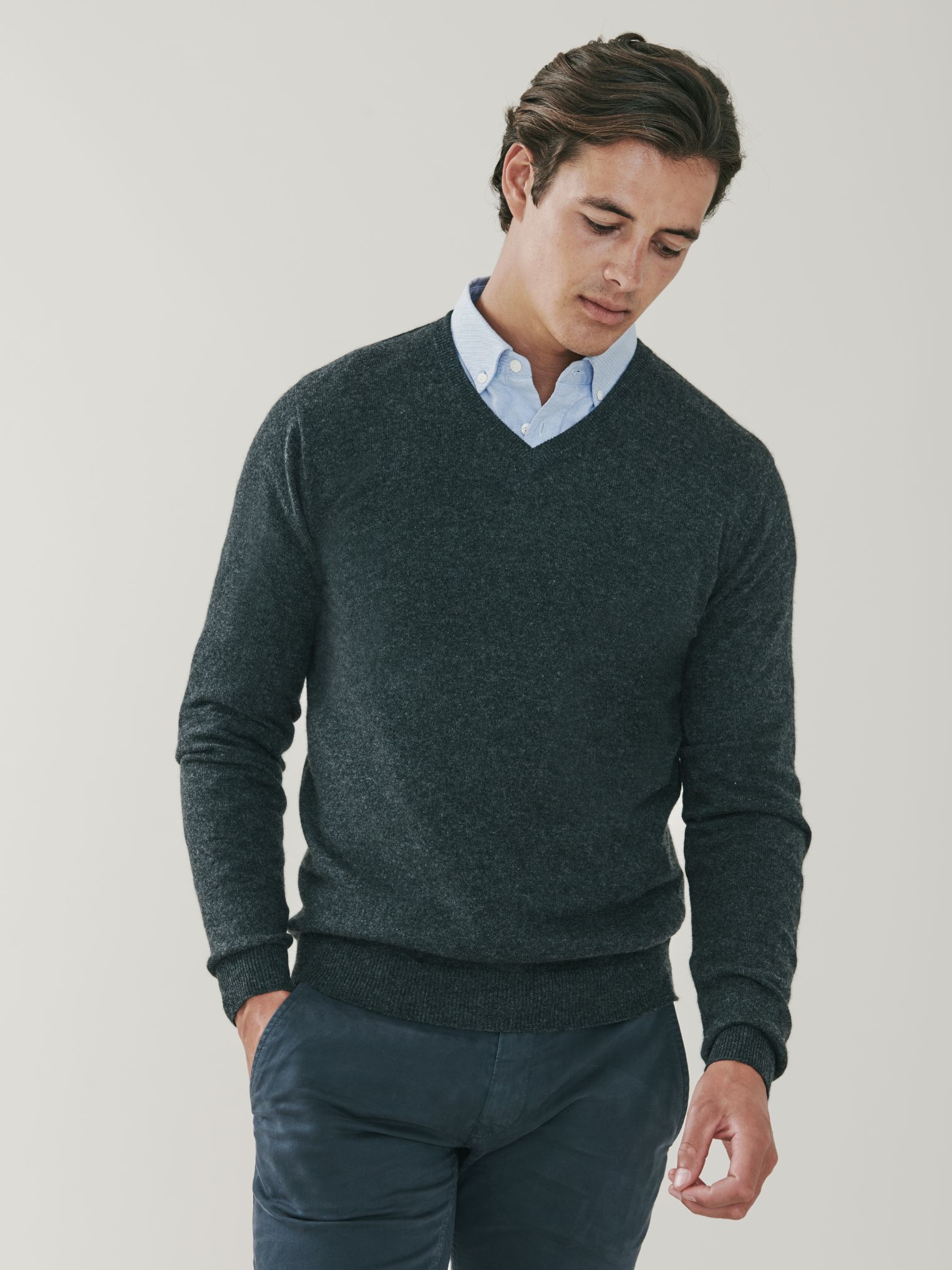Killington | Men's Cashmere V Neck sweater in Charcoal Grey