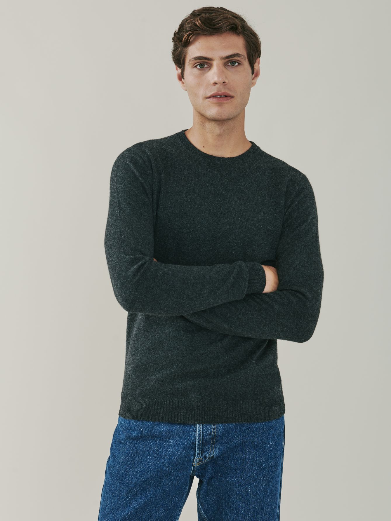 Canyon Men's Cashmere Crew Neck Sweater in Charcoal